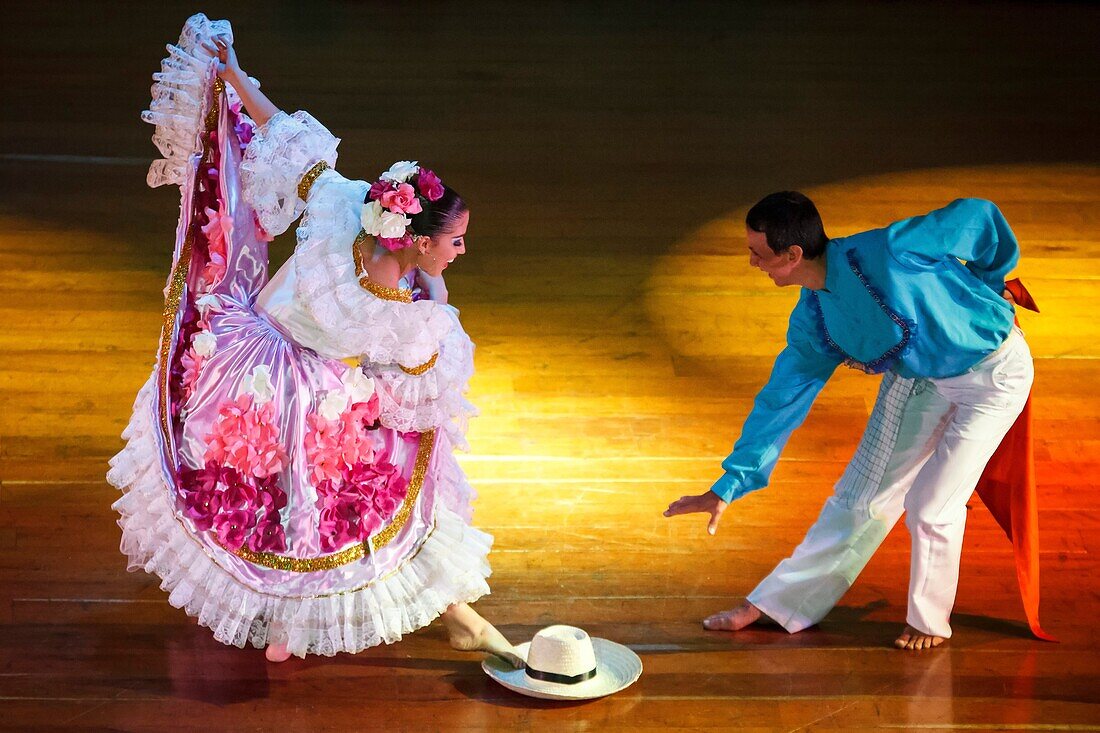 Couple dancing San Juanero, Traditional colombian dance.