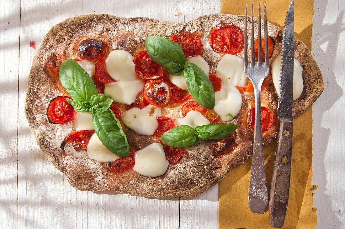 Margherita pizza with whole wheat flour for glucose.