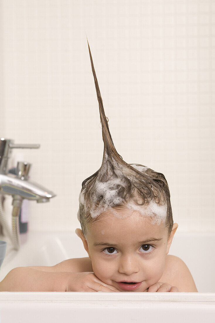 Baby girl, 30 months, Bath, soap, foam, water tap