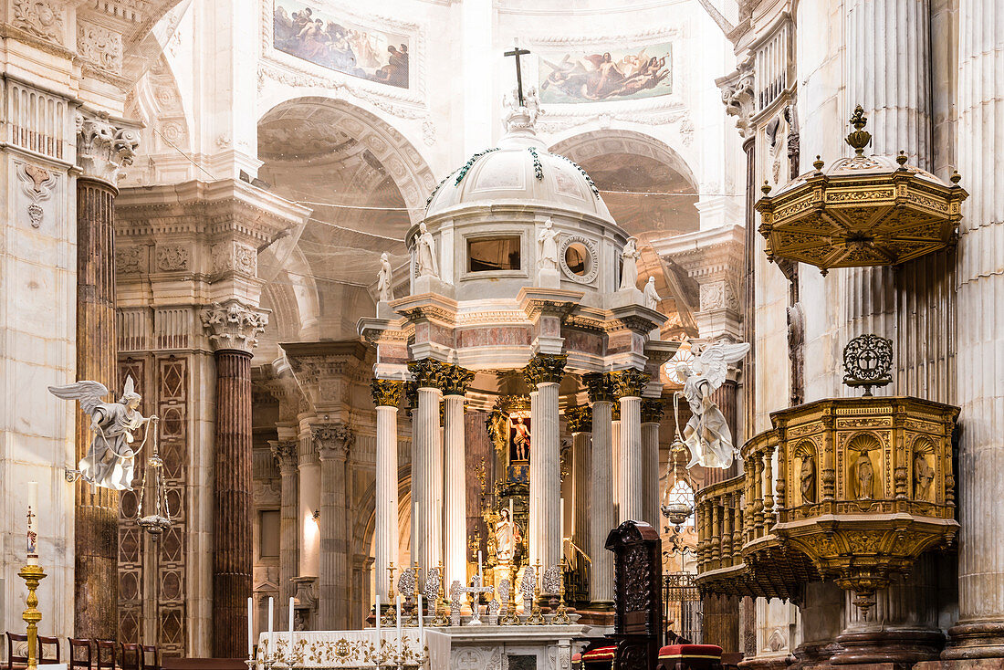 The high altar in the cathedral, Cadiz, Costa de la Luz, Spain