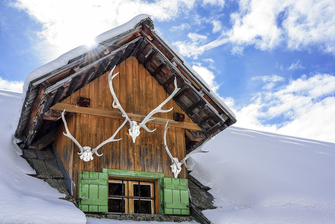 Alpine hut with deer antlers, Eisenhut, Nock Mountains, Biosphaerenpark Nockberge, Carinthia, Austria