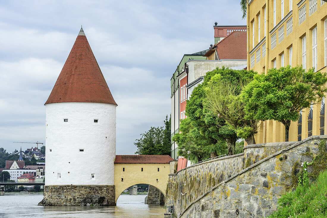 Schaiblingturm bei Hochwasser, Passau, Donauradweg, Niederbayern, Bayern, Deutschland