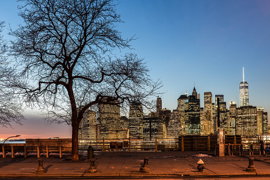 'Lower Manhattan at twilight, Fruit Street sitting area; Brooklyn, New York, United States of America'