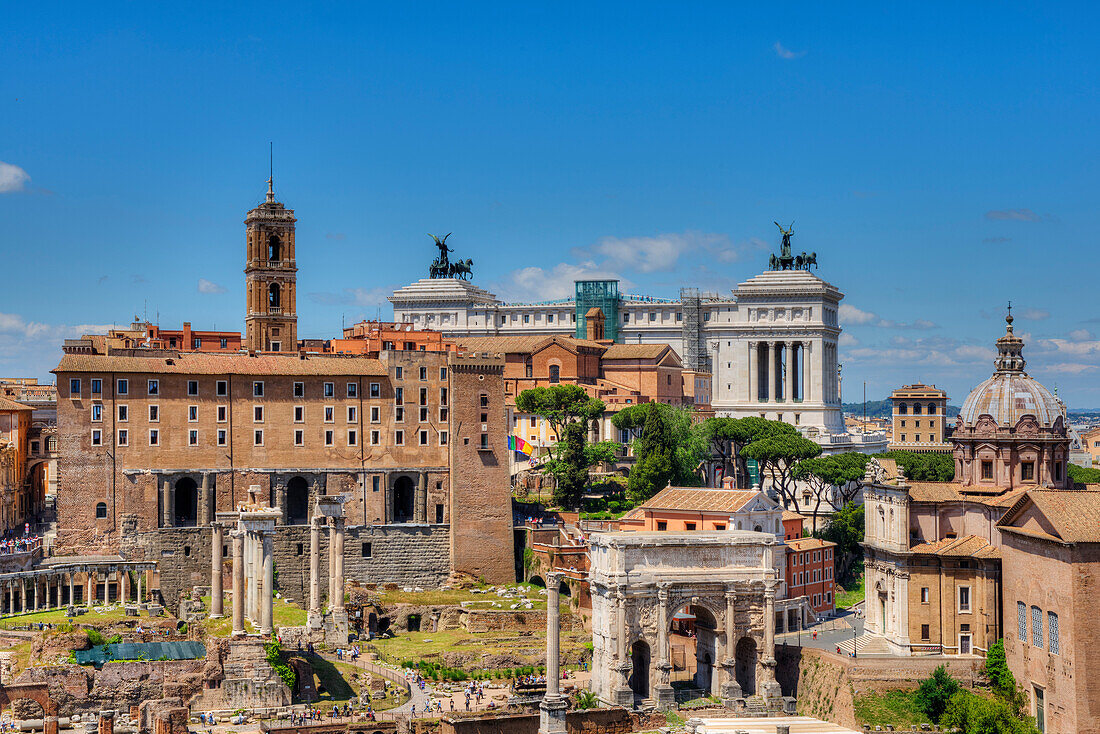 Saturntempel, Senatorenpalast, Septimus Severusbogen, Monumento Nazionale a Vittorio Emanuele II, Forum Romanum, Rom, Latium, Italien