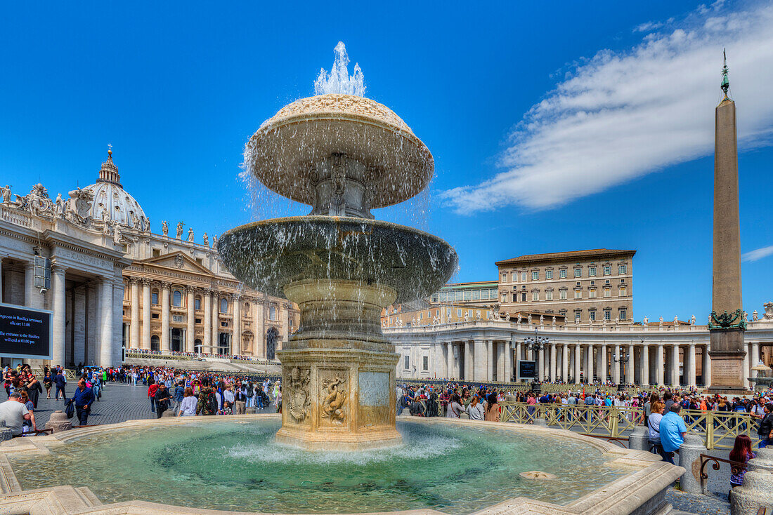 Fountain Fontana vaticana, Peters place, Peters dome, obelisc, Rome, Latium, Vatican