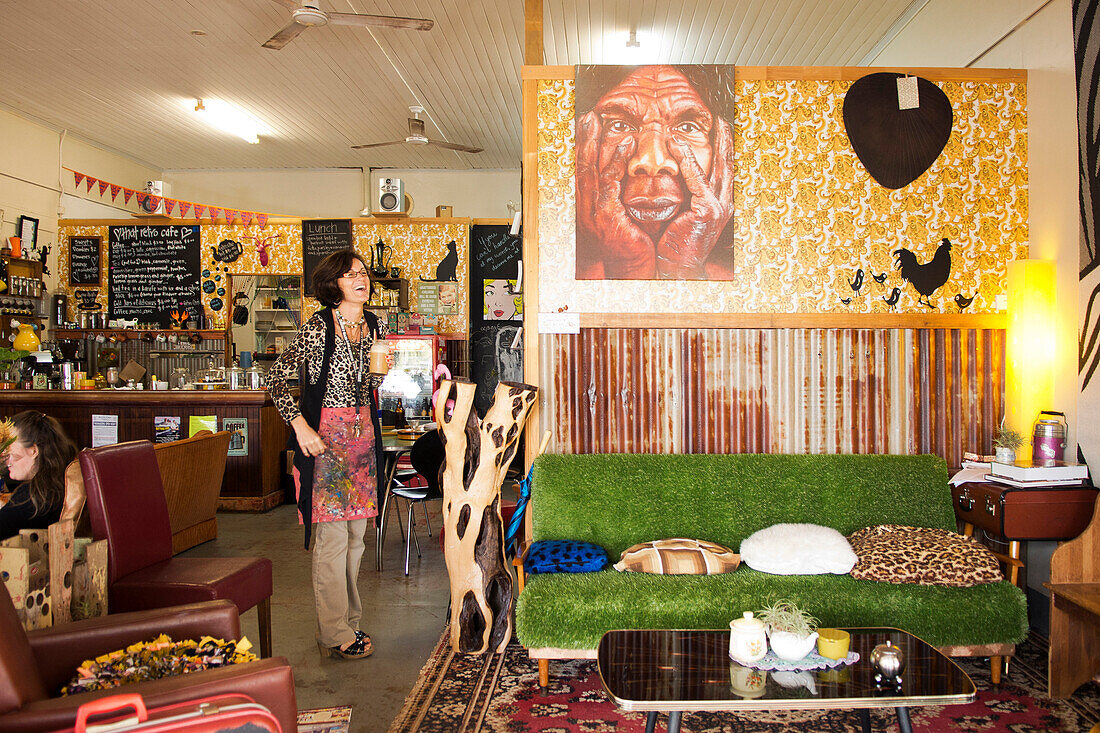Schrullige Cafes machen den Besuch von Yungaburra zum Erlebnis, Queensland, Australien