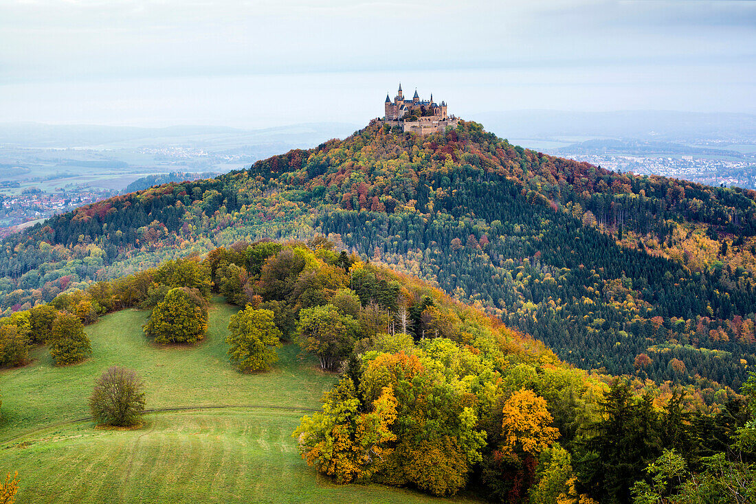 Burg Hohenzollern, Hechingen, Zollernalbkreis, Schwäbische Alb, Baden-Württemberg, Deutschland