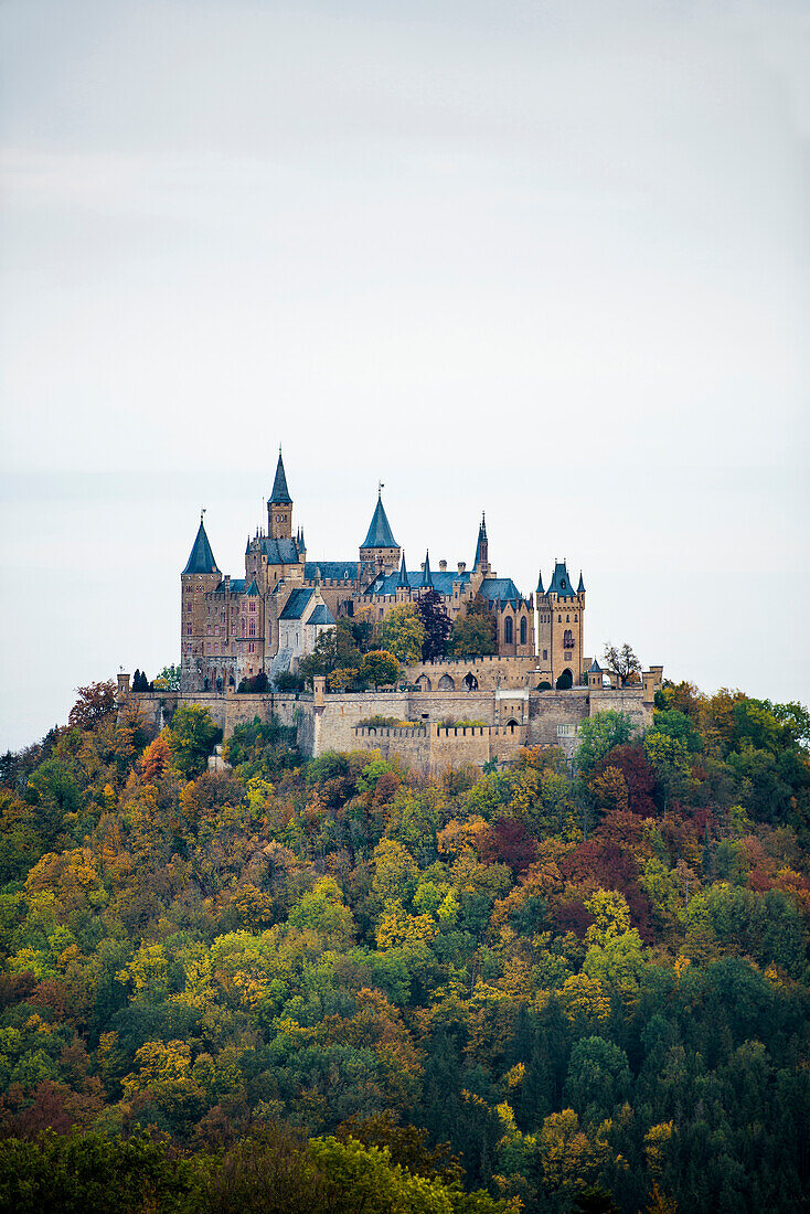 Burg Hohenzollern, Hechingen, Zollernalbkreis, Schwäbische Alb, Baden-Württemberg, Deutschland