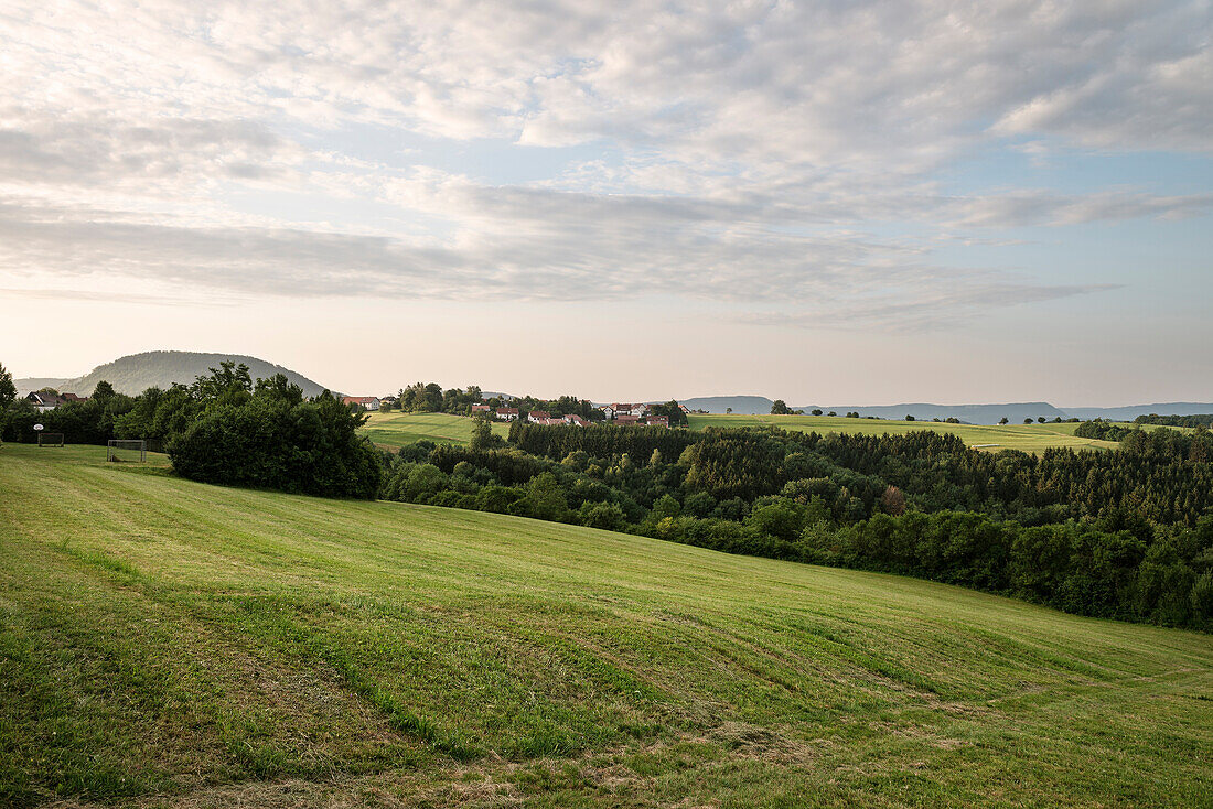 Blick vom Rechberg zum Hornberg, Gemeinde Rechberg (einer der Drei Kaiserberge) bei Schwäbisch Gmünd, Schwäbische Alb, Baden-Württemberg, Deutschland