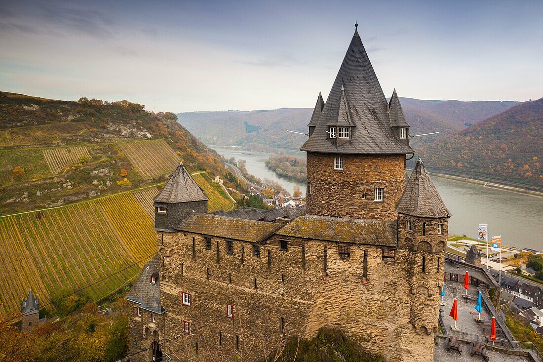 Germany, Rheinland-Pfalz, Bacharach, elevated view of Burg Stahleck Castle, autumn.