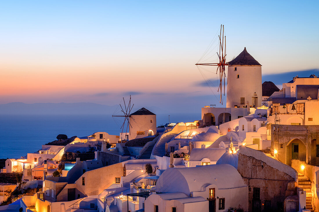 Windmill and traditional houses, Oia, Santorini (Thira), Cyclades Islands, Greek Islands, Greece, Europe