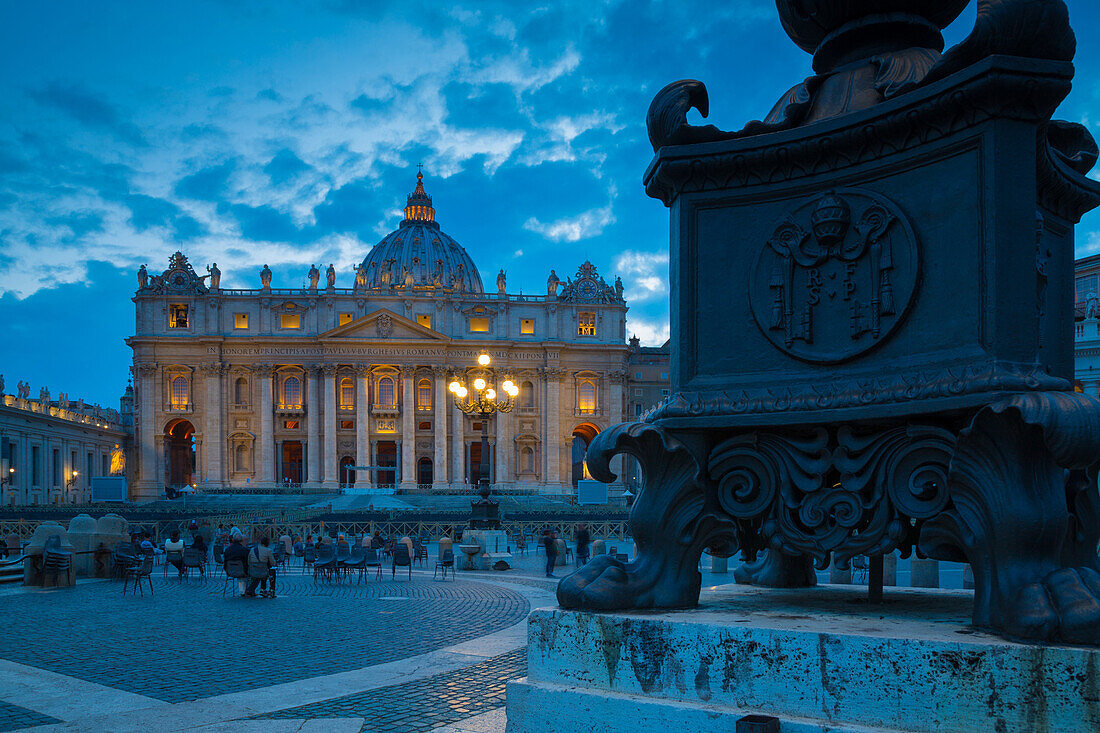 St. Peters and Piazza San Pietro at dusk, Vatican City, UNESCO World Heritage Site, Rome, Lazio, Italy, Europe