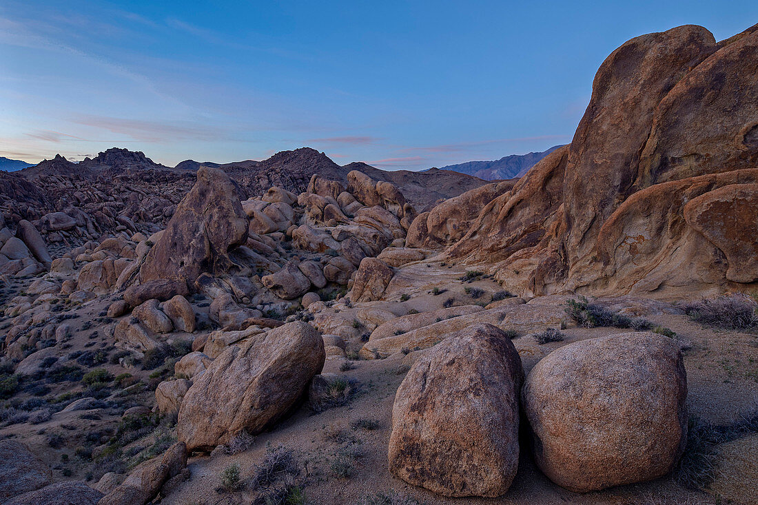 Boulders and granite hills, Alabama Hills, Inyo National Forest, California, United States of America, North America