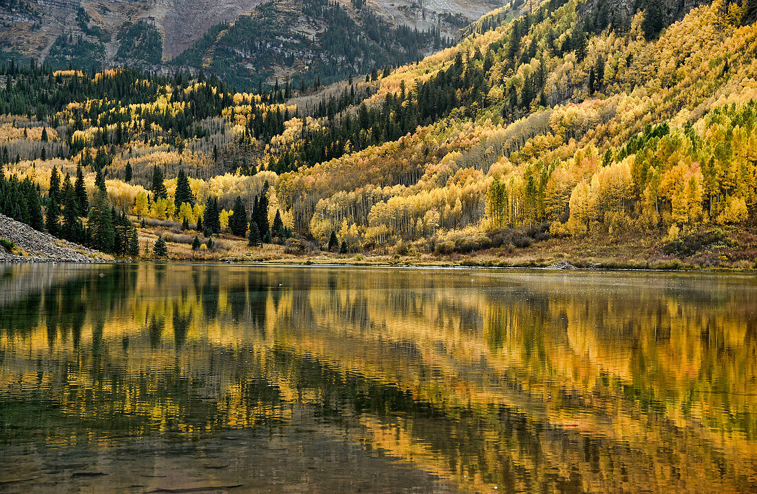 Fall colors at the Maroon Bells Aspen, Colorado