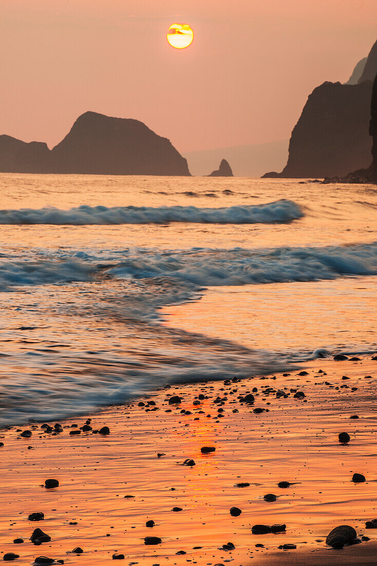 'Morning sun and surf at Pololu Valley; Island of Hawaii, Hawaii, United States of America'