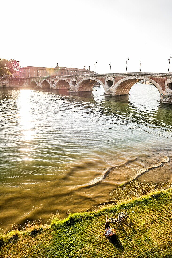 Resting near Pont Neuf in the riverside of the Garonne river, Toulouse (Haute-Garonne Department, Midi-Pyrénées Region, France).