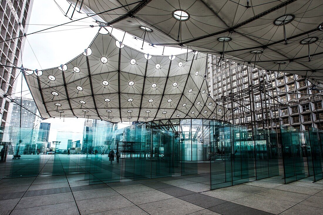 Grande Arche in Paris-La Défense, Frankreich.