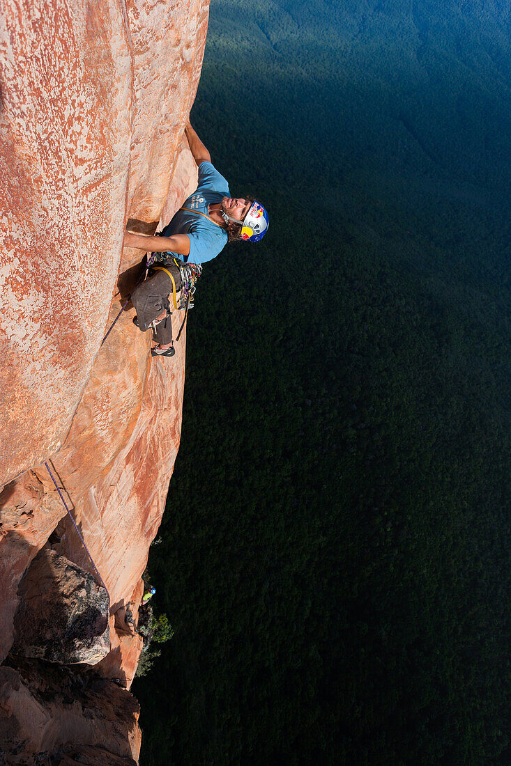 ' Climber Stefan Glowacz in ''Fegefeuer IX'' ,Acopan Tepui, Macizo de Chimanta, Venezuela.'