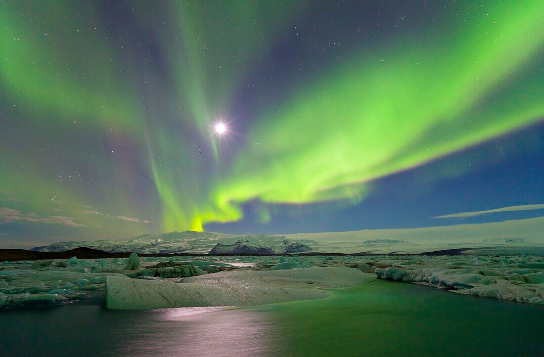 Northern lights, Jokulsarlon glacier lagoon, Southern Iceland (March, 2011)