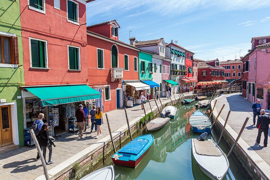 Fondamenta San Mauro and Fondamenta degli Assassini along Rio Assassini, Burano, Veneto, Italy, Europe.