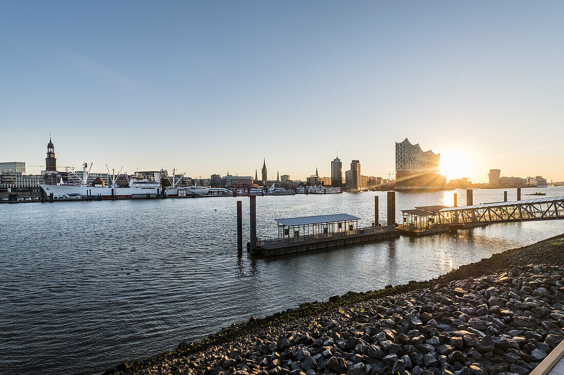 Hamburgs new Elbphilharmonie and the harbour skyline in the sunrise, modern architecture in Hamburg, Hamburg, north Germany, Germany