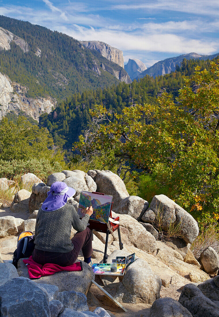 Malerin , Blick auf El Capitan und Half Dome , Yosemite National Park , Sierra Nevada , Kalifornien , U.S.A. , Amerika