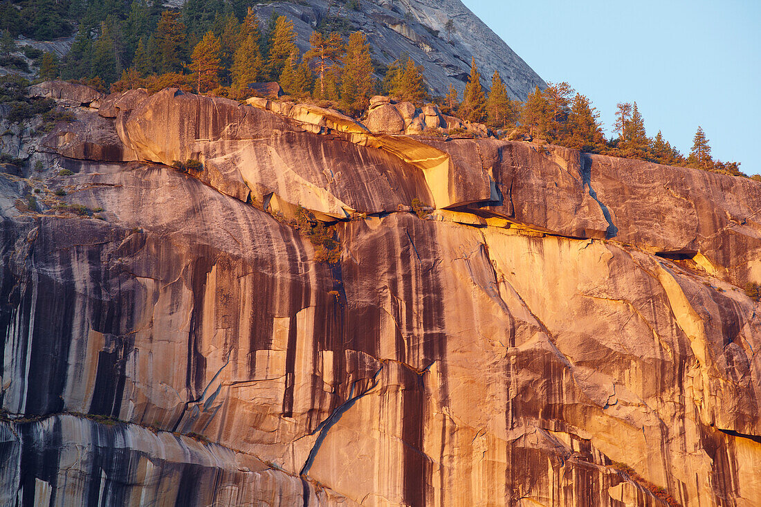 Sonnenuntergang am North Dome , Yosemite Valley , Yosemite National Park , Sierra Nevada , Kalifornien , U.S.A. , Amerika