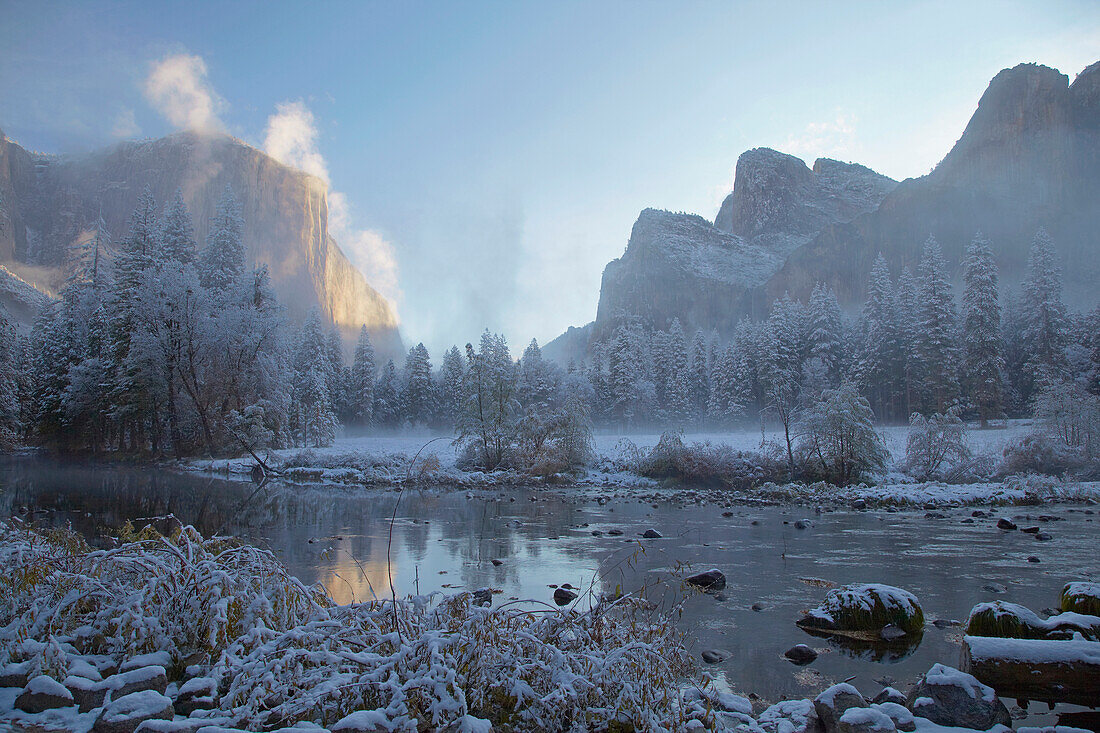 Wintereinbruch , Merced River , El Capitan , Bridalveil Fall , Yosemite Valley , Yosemite National Park , Sierra Nevada , Kalifornien , U.S.A. , Amerika