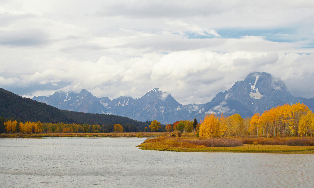 Autumnal tints at Oxbow Bend , Snake River , Teton Range , Grand Teton National Park , Wyoming , U.S.A. , America