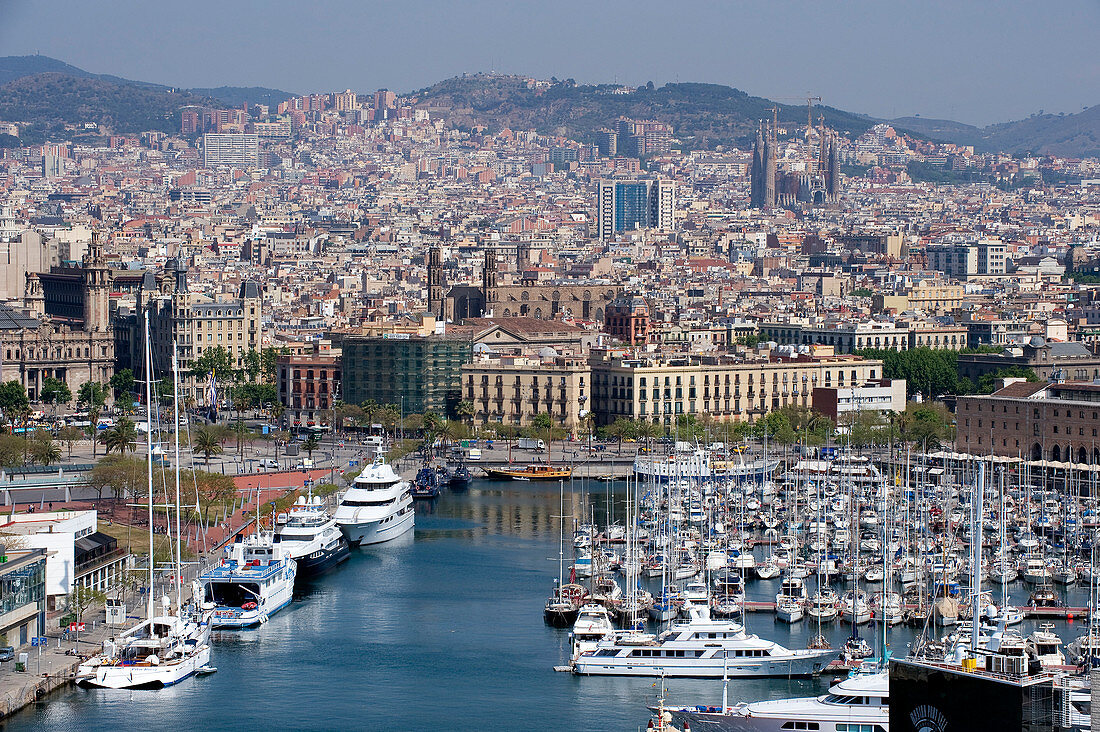 Spain, Catalonia, Barcelona, the Port Vell and the city