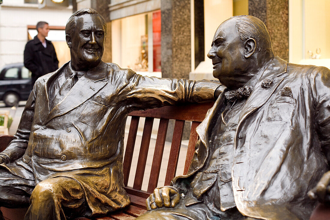 United Kingdom, London, Mayfair, New Bond street, statue of Churchill and Roosevelt