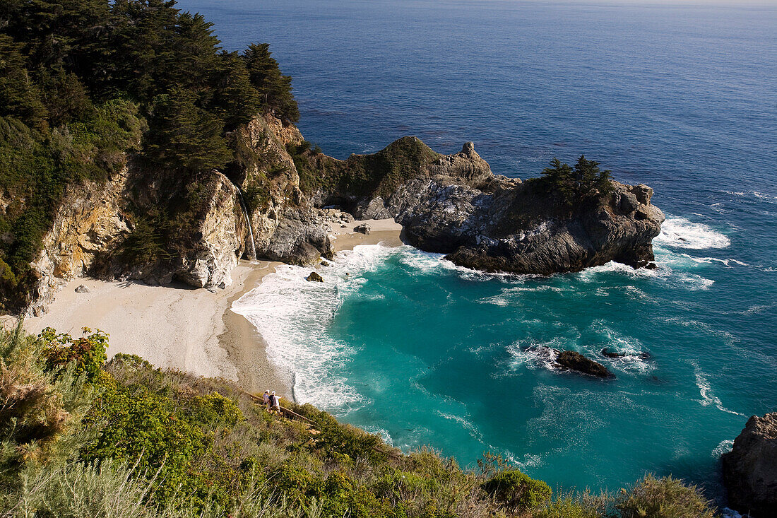 United States, California, California Scenic Highway 1, the National Park Julia Pfeiffer Burns before arriving in Big Sur and its waterfall Mc Way Falls, which flows directly into the Pacific