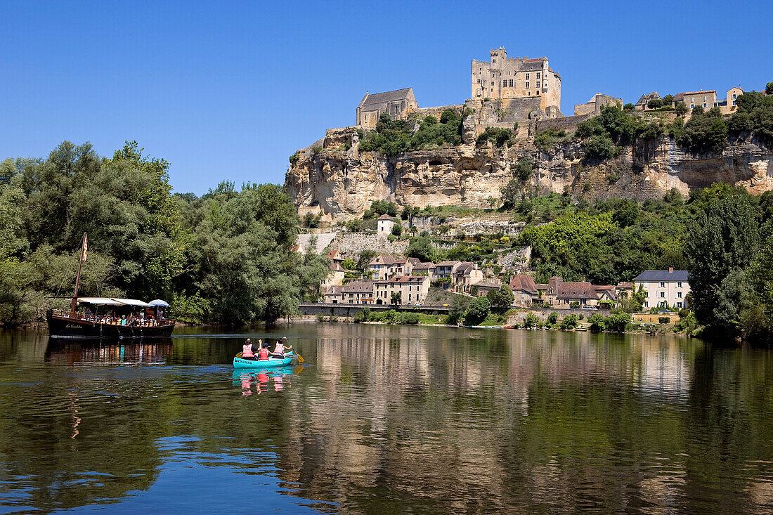 France, Dordogne, Perigord Noir, Dordogne Valley, Beynac et Cazenac, labelled Les Plus Beaux Villages de France (The Most Beautiful Villages of France), canoe and gabare on the Dordogne River and panorama on the village dominated by the Medieval castle