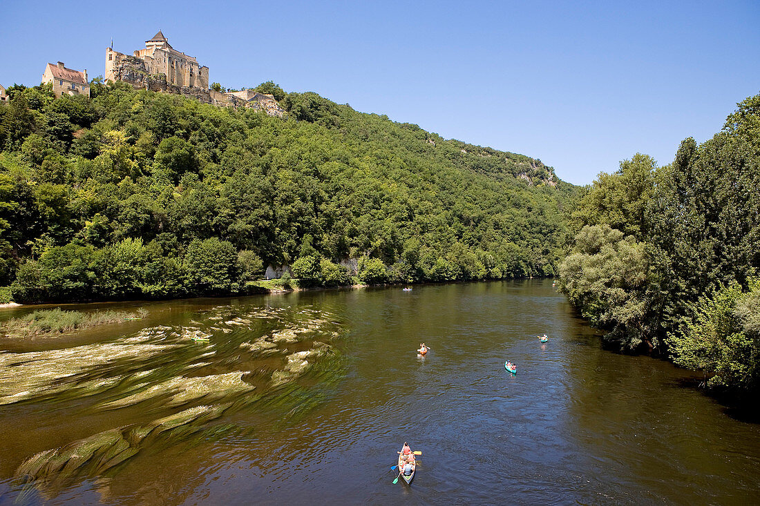 France, Dordogne, Perigord Noir, Dordogne Valley, Castelnaud la Chapelle, labelled Les Plus Beaux Villages de France (The Most Beautiful Villages of France), canoe on the Dordogne River and the Medieval castle