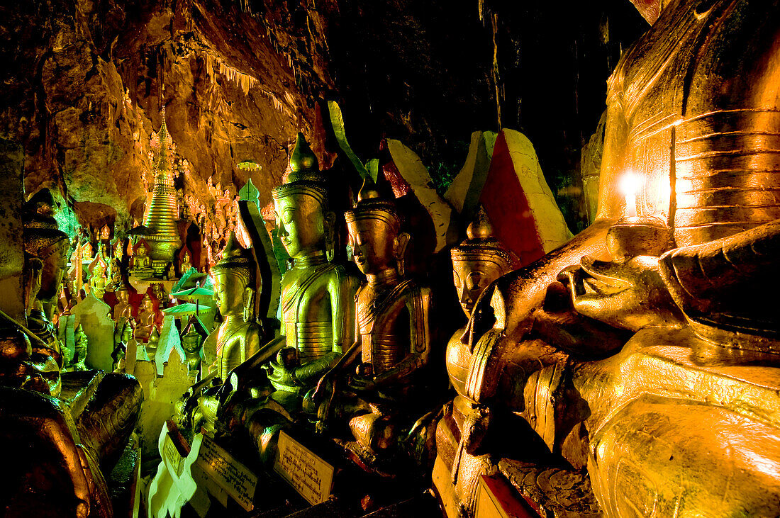 Myanmar (Burma), Shan State, Pindaya, caves Shwe Umin contain more than 8,000 Buddhas kept since the 13th century