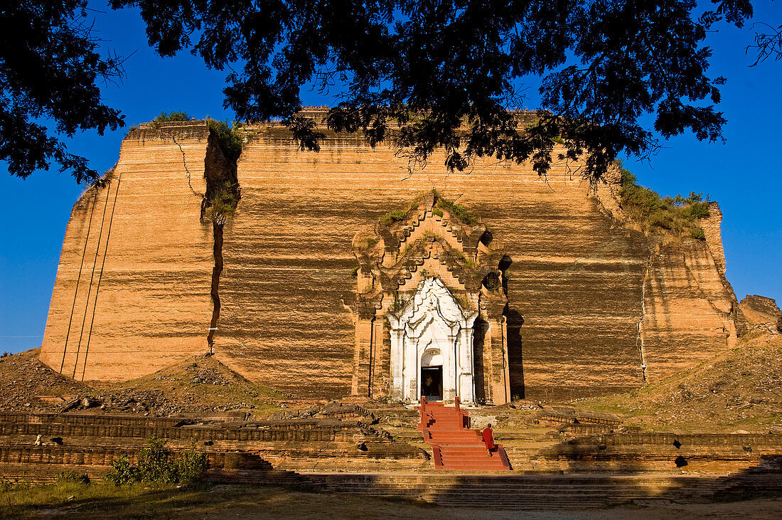 Myanmar (Burma), Sagaing Division, Mingun, Mingun Pagoda whose construction began in 1790 on the orders of King Bodawpaya which orginial plan was that it would reach 150 meters high