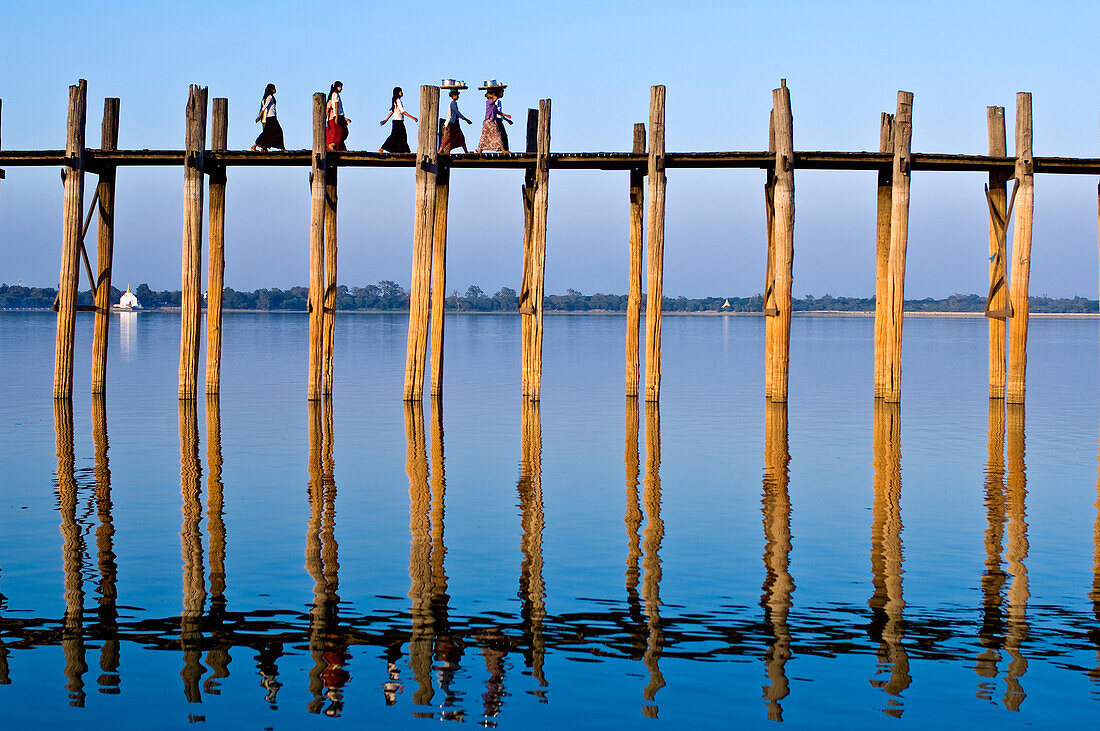 Myanmar (Burma), Mandalay Division, ancient city of Amarapura,Taungthaman lake, the bridge U Bein built in teak 200 years ago and regarded as the longest in the world (1200m)