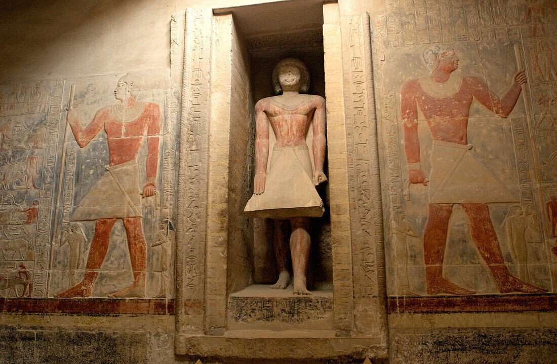Egypt, Lower Egypt, Saqqara Necropolis, listed as World Heritage by UNESCO, Mererouka's Mastaba, vizier and son-in-law of King Teti I of the 6th Dynasty in the Old Kingdom of Egypt, statue of the standing dead