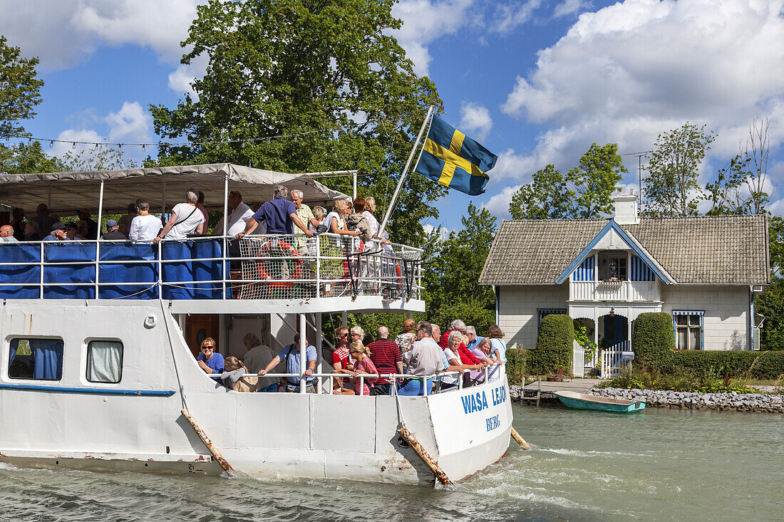Passagierschiff Wasa Lejon auf dem Göta-Kanal, Berg, bei Linköping, Östergötland, Südschweden, Schweden, Skandinavien, Nordeuropa, Europa