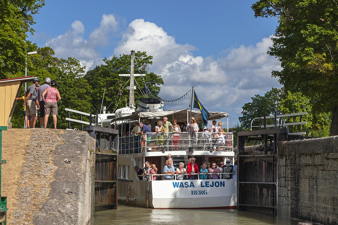 Passenger ship Wasa Lejon in the lock of the Goeta Canal, Berg, close to Linkoeping, oestergoetland, South Sweden, Sweden, Scandinavia, Northern Europe