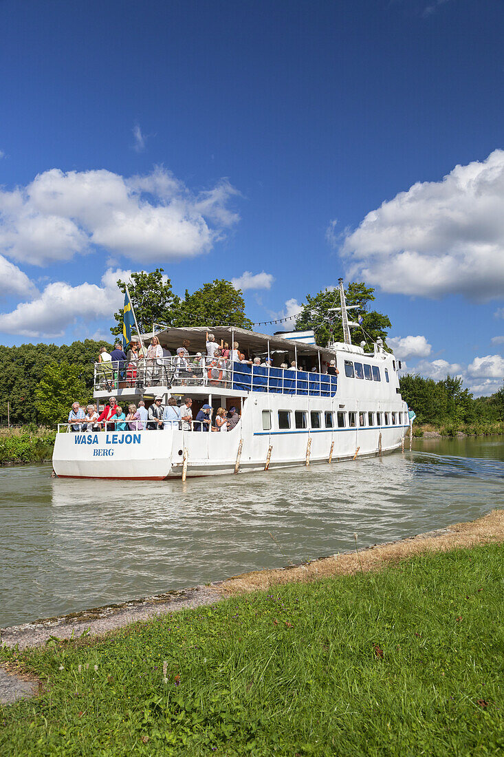 Passenger ship Wasa Lejon on the Goeta Canal, Berg, close to Linkoeping, oestergoetland, South Sweden, Sweden, Scandinavia, Northern Europe