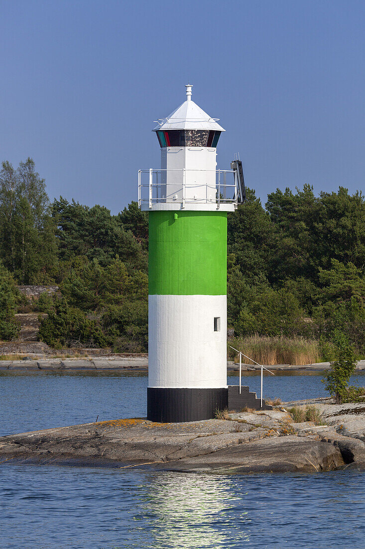Lighthouse close to the island of Moeja in Stockholm archipelago, Uppland, Stockholms land, South Sweden, Sweden, Scandinavia, Northern Europe