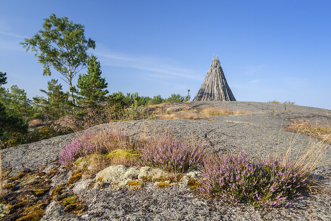 Altes Leuchtfeuer in Berg auf der Insel Möja im Stockholmer Schärengarten, Stockholms skärgård, Uppland, Stockholms län, Südschweden, Schweden, Skandinavien, Nordeuropa, Europa