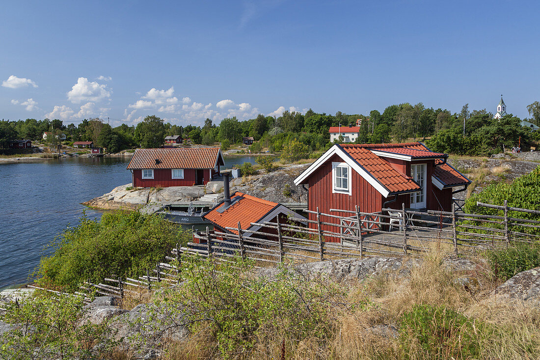 Swedish cottages in Berg on the island of Moeja in Stockholm archipelago, Uppland, Stockholms land, South Sweden, Sweden, Scandinavia, Northern Europe