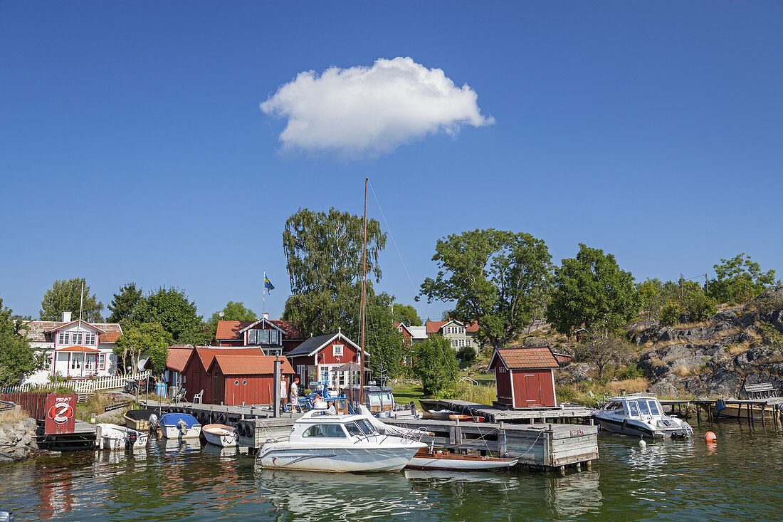 Harbour in Berg on the island of Moeja in Stockholm archipelago, Uppland, Stockholms land, South Sweden, Sweden, Scandinavia, Northern Europe