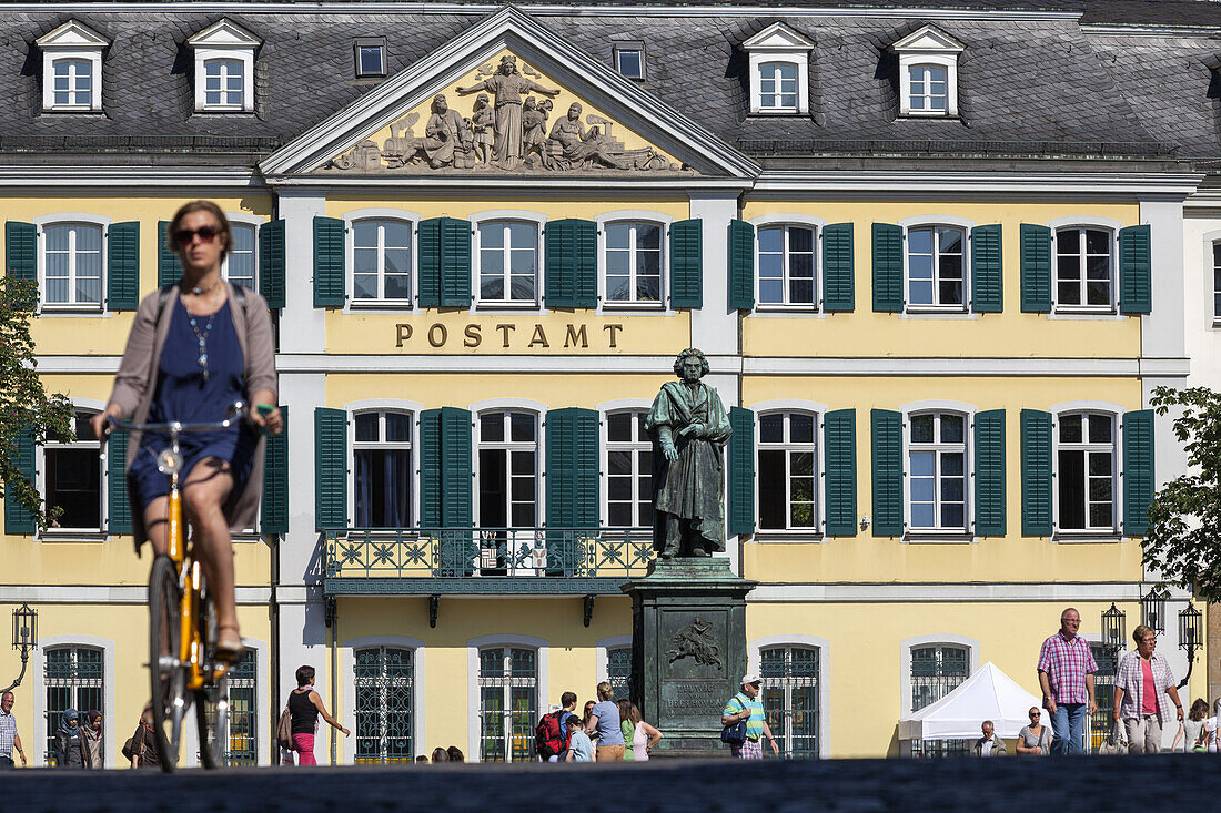 Living on the Münsterplatz in the old town of Bonn, North Rhine-Westphalia, Germany