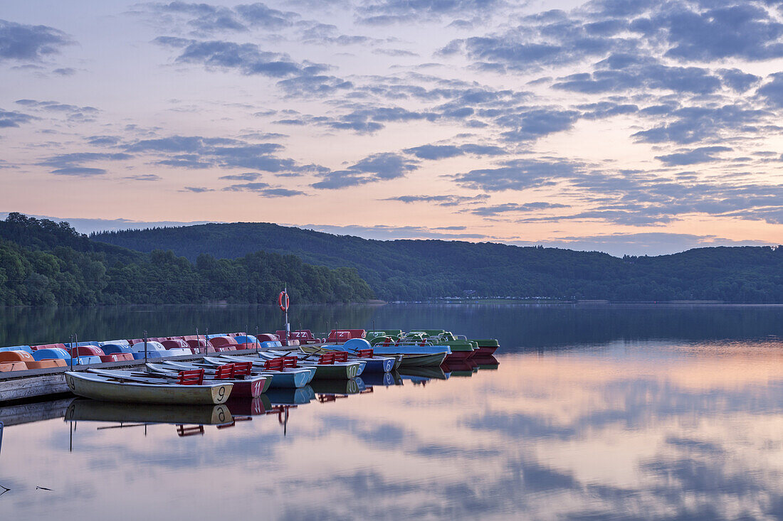 Bootsverleih am Laacher See, bei Glees, Vulkaneifel, Eifel, Rheinland-Pfalz, Deutschland, Europa