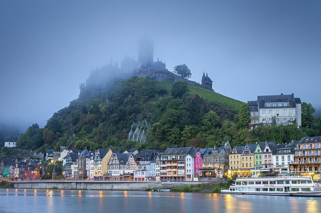 View over the river Mosel at Cochem and Reichsburg castle, Eifel, Rheinland-Palatinate, Germany, Europe