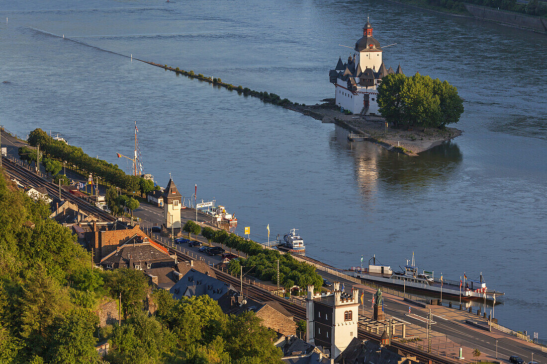 Pfalzgrafenstein Castle in the Rhine and Gutenfels Castle above, near Kaub, Upper Middle Rhine Valley, Rheinland-Palatinate, Germany, Europe