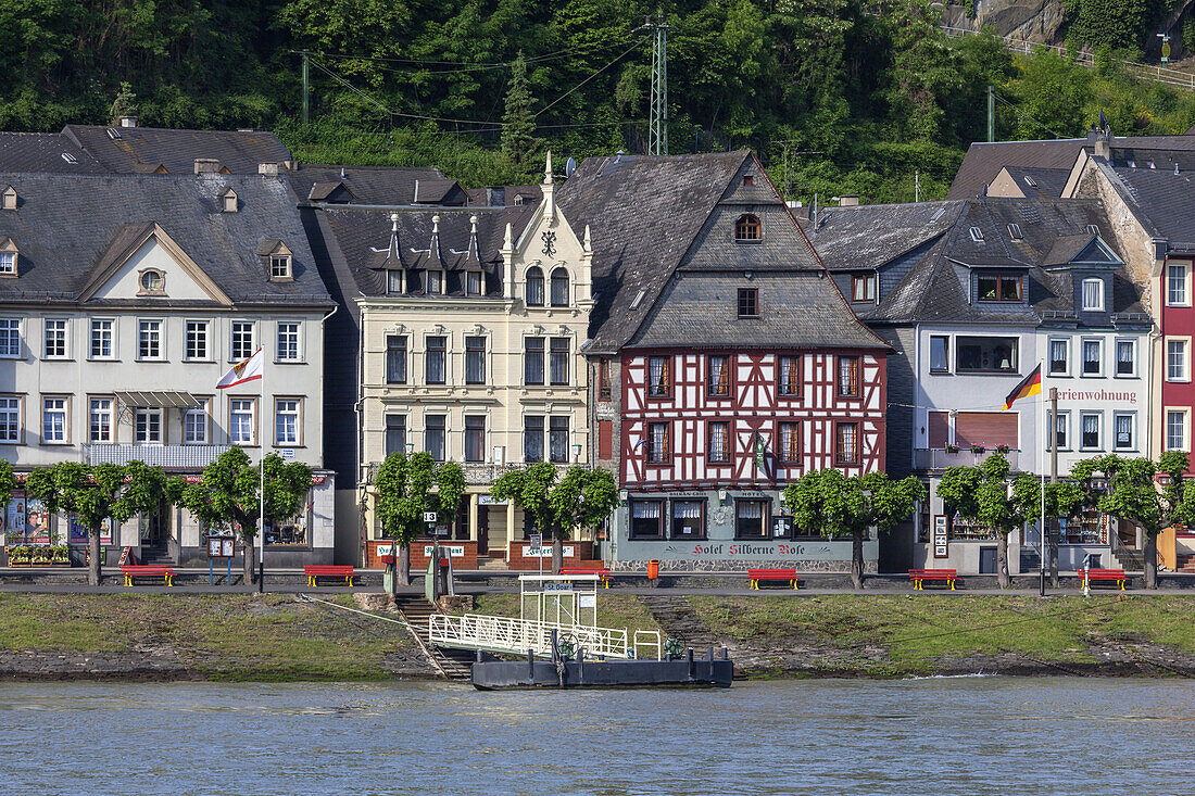 Ferry over the Rhine in front of the old town of Sankt Goar, Upper Middle Rhine Valley, Rheinland-Palatinate, Germany, Europe